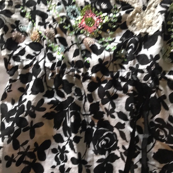 FUTURE PARADISE (2) BLACK & WHITE DECORATIVE TANK - Picture 7 of 8